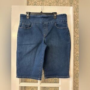 Gloria Vanderbilt Slimming Effects Amanda Bermuda Shorts SIZE 16